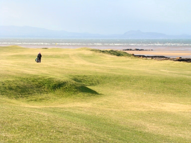 This depression apparently was once a bunker, pinching the fairway down to just fifteen paces from the shoreline. 