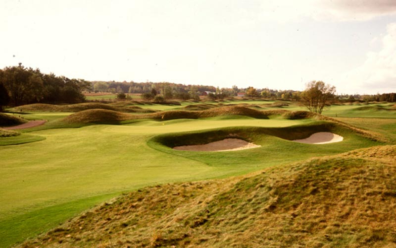 The fifth hole at the Heathlands Course at Osprey Valley, with its links-inspired character.