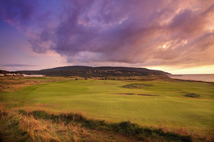 Massive width, along with an equally impressive and beguiling green complex at Cabot Links, 4th hole (Rod Whitman, 2012).