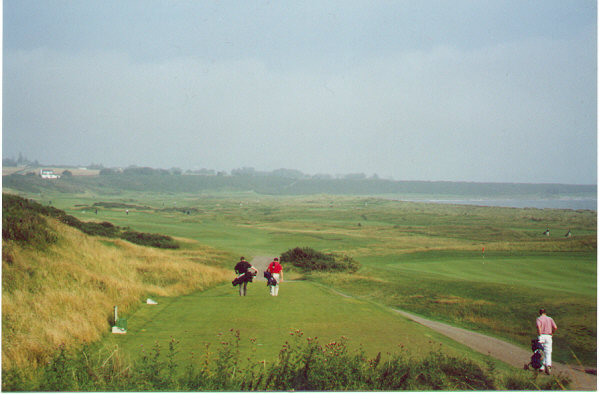The 3rd tee: The glory of the links unfolds.