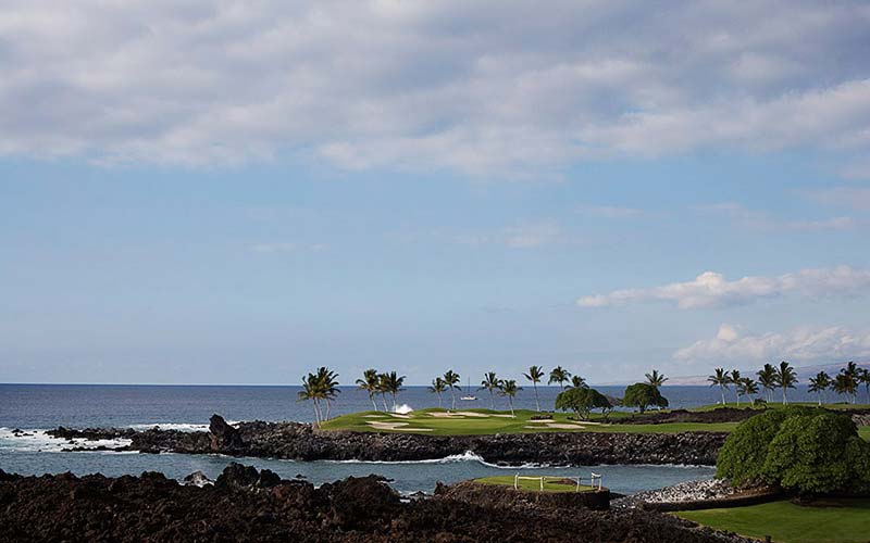 Perhaps the most famous hole in the Nelson Haworth portfolio - the dramatic fifteenth at Mauna Lani.