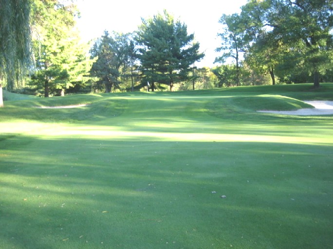 The 170 yard sixteenth from the forward tee. The back tee is to the right of this angle.