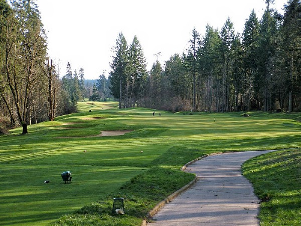 The sixth tee shot must be threaded between Ghost Creek and a smattering of bunkers.