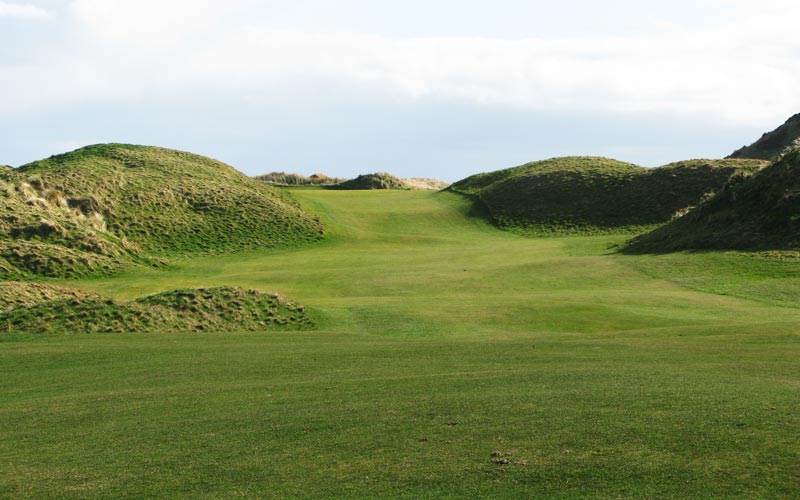 The classic dogleg to the left seventh. The pin on the left side of the green is completely obscured by the flanking dune.