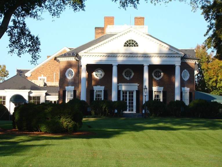 The east wing of the clubhouse that Thomas Jefferson designed is two hundred yards from the eighteenth green. 
