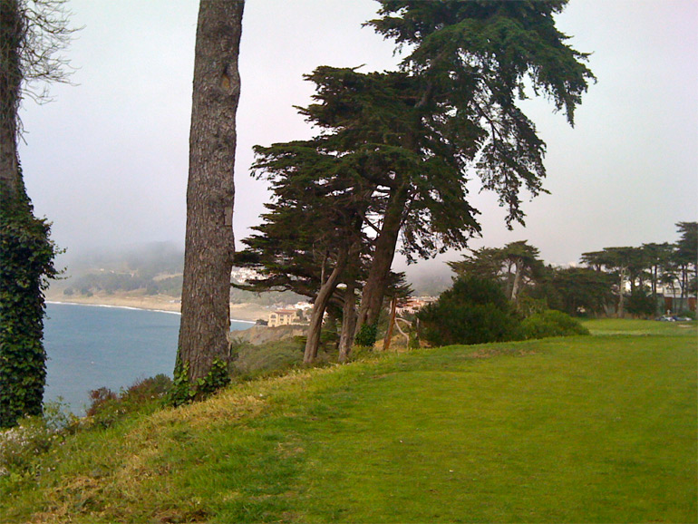 The setting for the famous 17th hole: today on a foggy day…