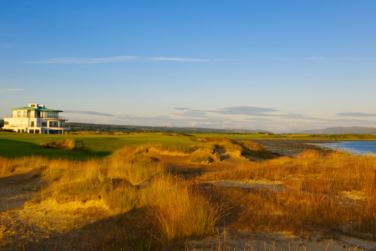 The Home hole at Castle Stuart tumbles 660 yards downhill to a green that finishes beyond this sprawling bunker complex. Downwind, golfers can have as little as a mid-iron in for their second shot. Into the wind, and golfers can have the same mid-iron but for their third!
