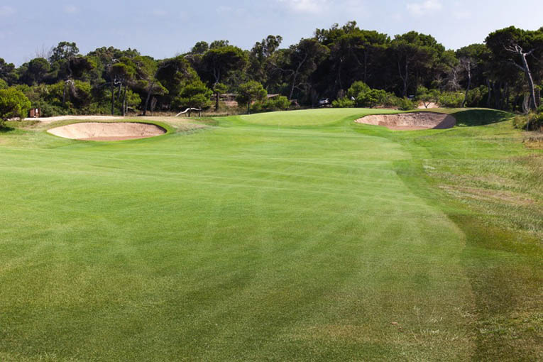 A drive placed on the wrong side of the fairway leaves this shot to the 6th at El Saler