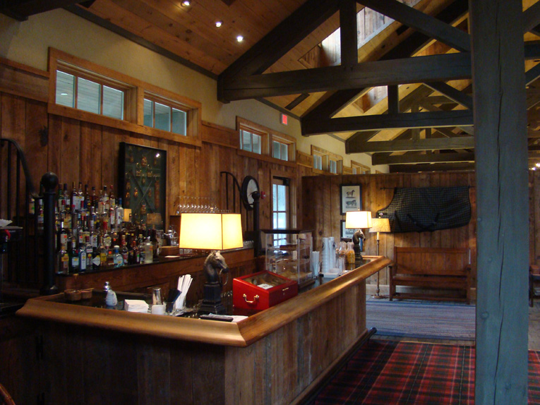 The bar offers exactly what every golfer needs: a reason why his score of 84 was nothing short of a work of art!