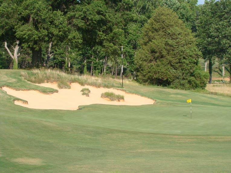 The largest bunker on the course occupies the hillside left of the green. Its presence is felt throughout much of one's round. One could be forgiven for thinking that we are in Maxwell's beloved Midwest.